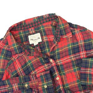 American Eagle Cropped Shirt‎ Womens Size M Red Plaid Long Sleeve Button Up